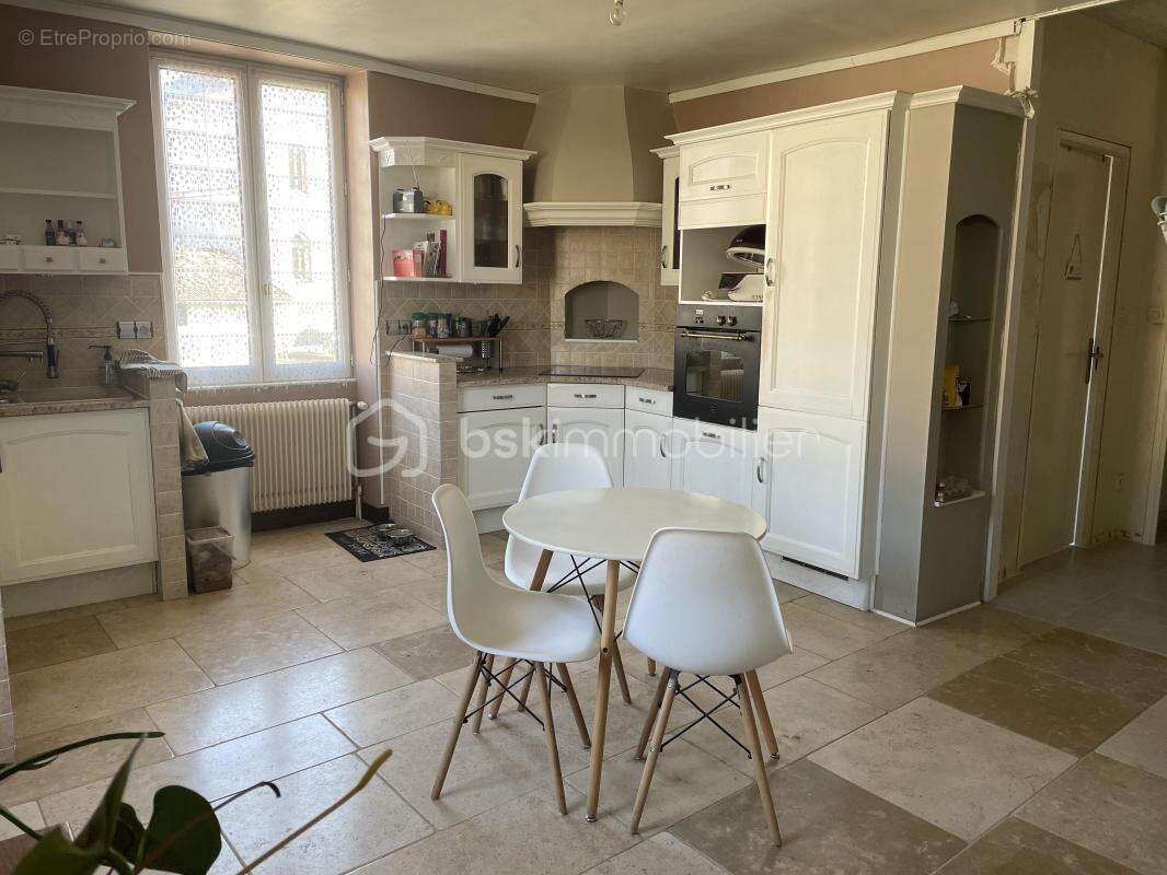 Maison à MONTIGNY-MONTFORT