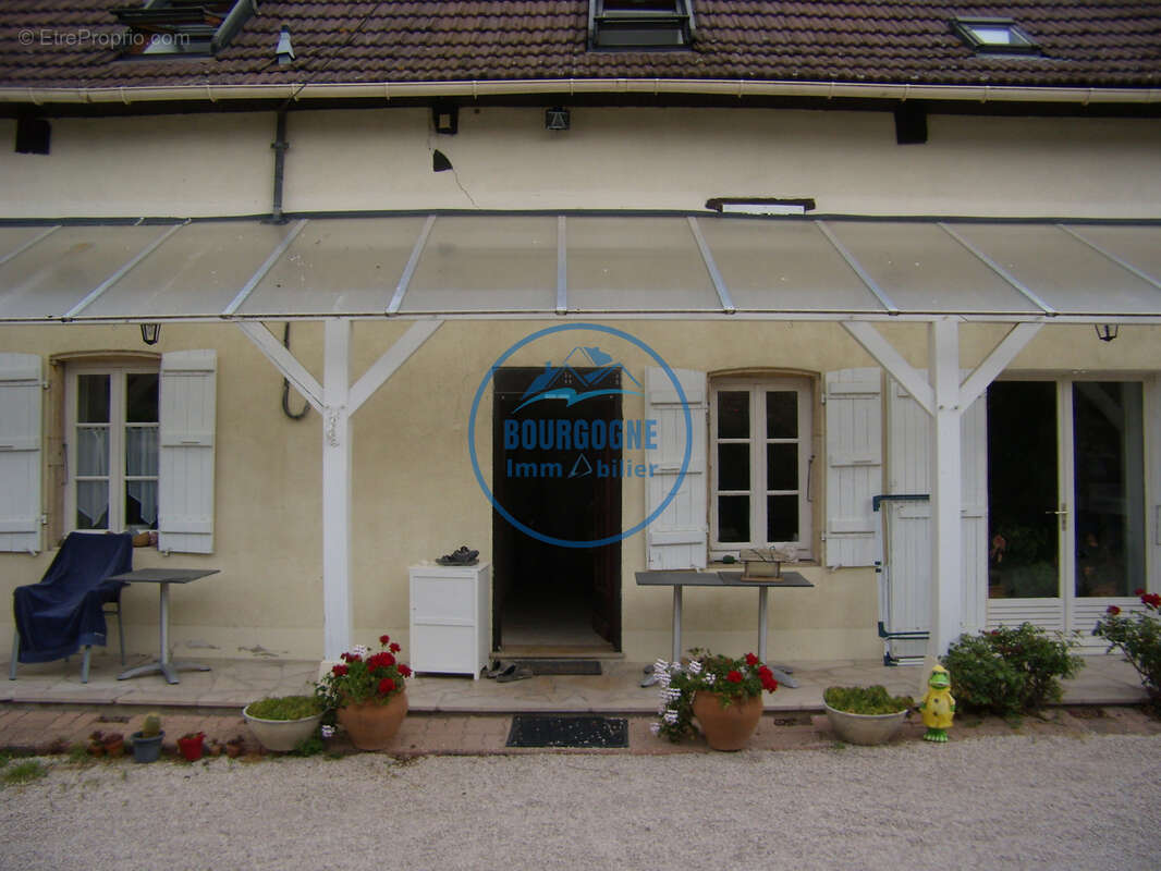 Maison à VARENNES-LE-GRAND