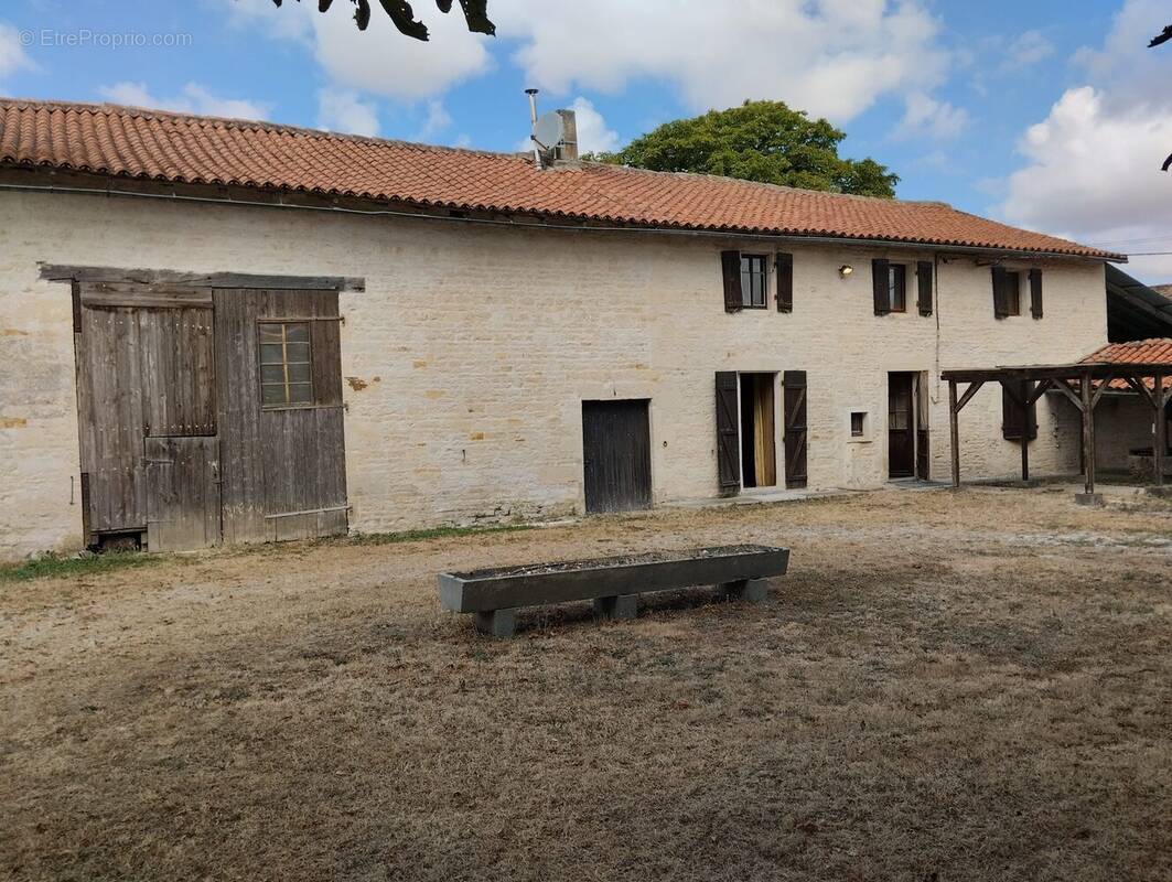 Maison à CHEF-BOUTONNE