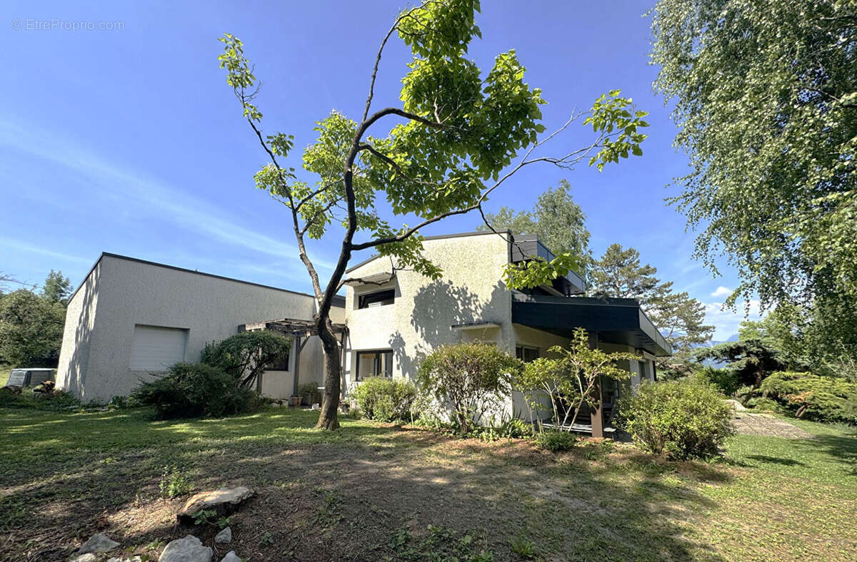 Villa 195 m²  - calme - terrain 1 646 m² - proche chambéry - photo 2