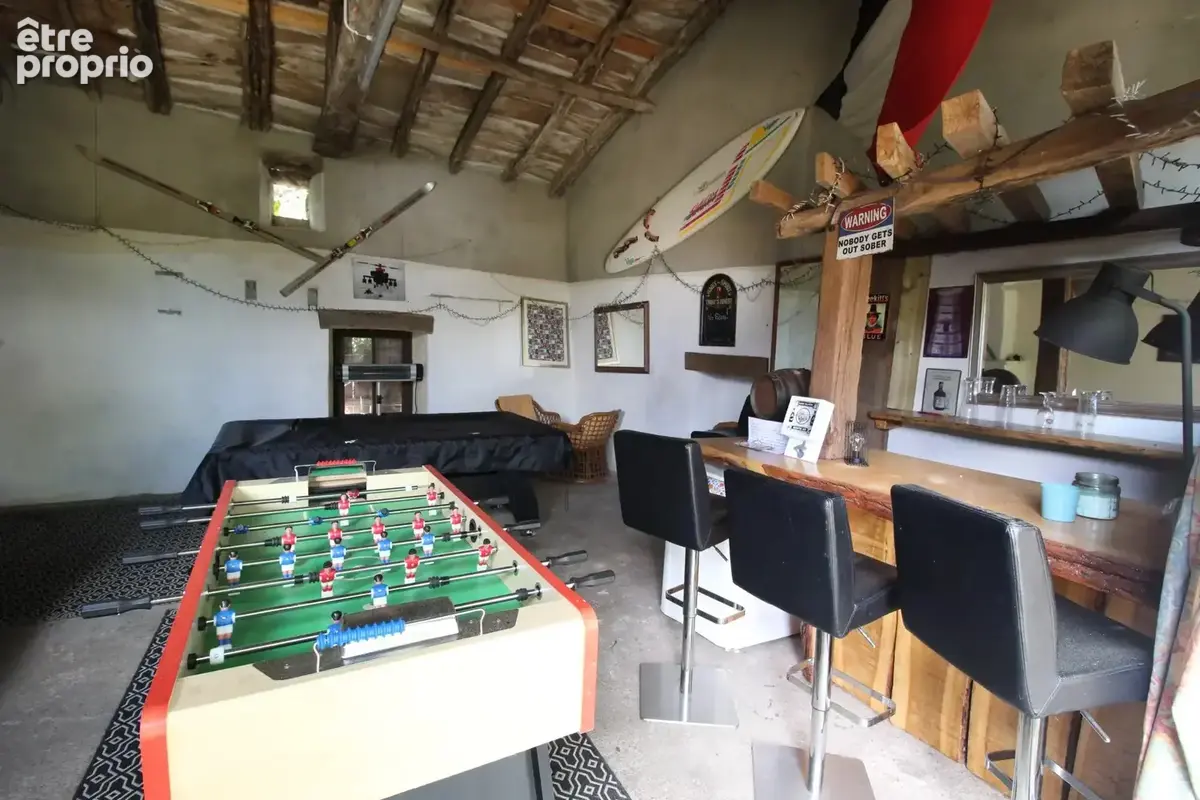 En bordure de village, maison indépendante de quatre chambres avec deux gîtes de deux chambres, grand jardin et piscine - photo 24