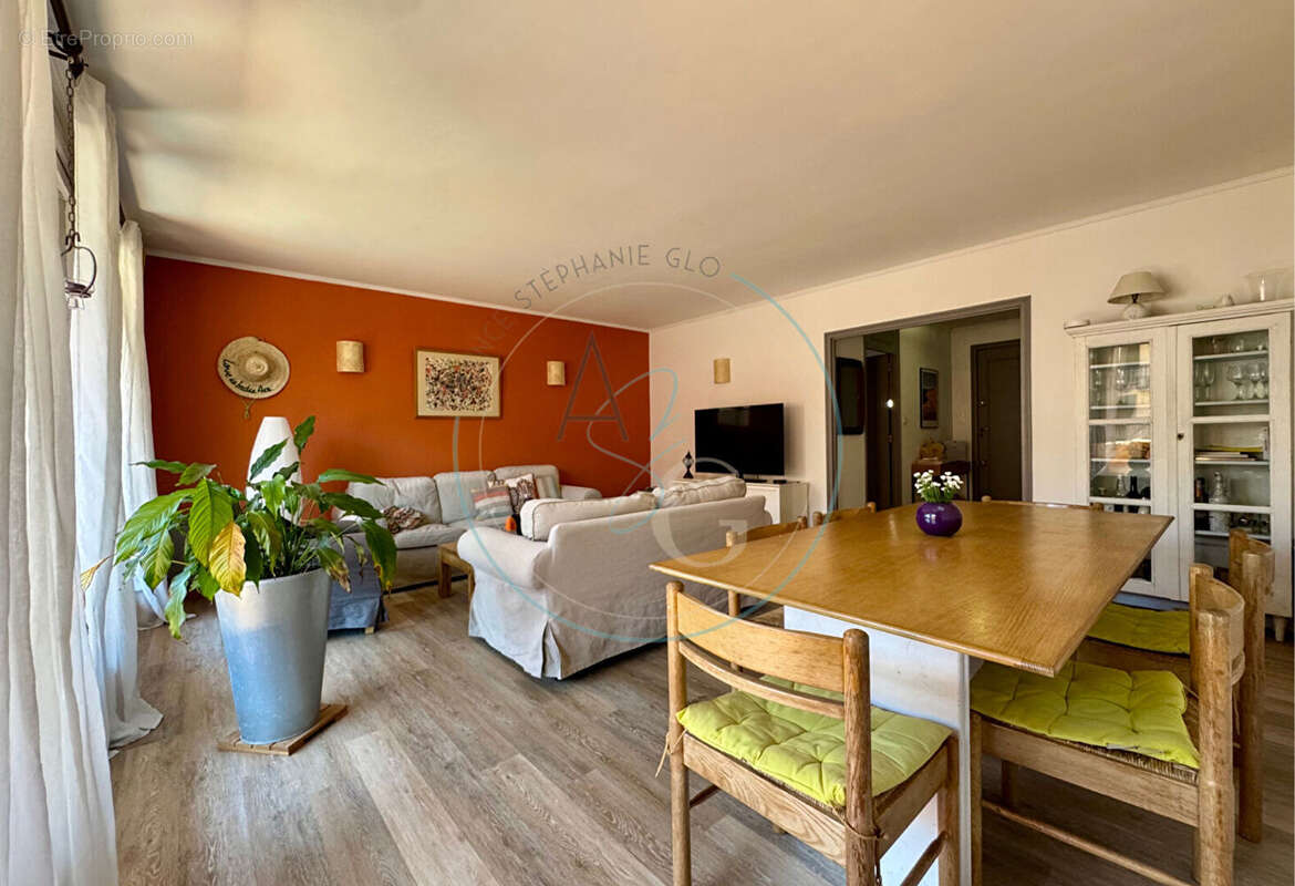 Appartement à COGOLIN