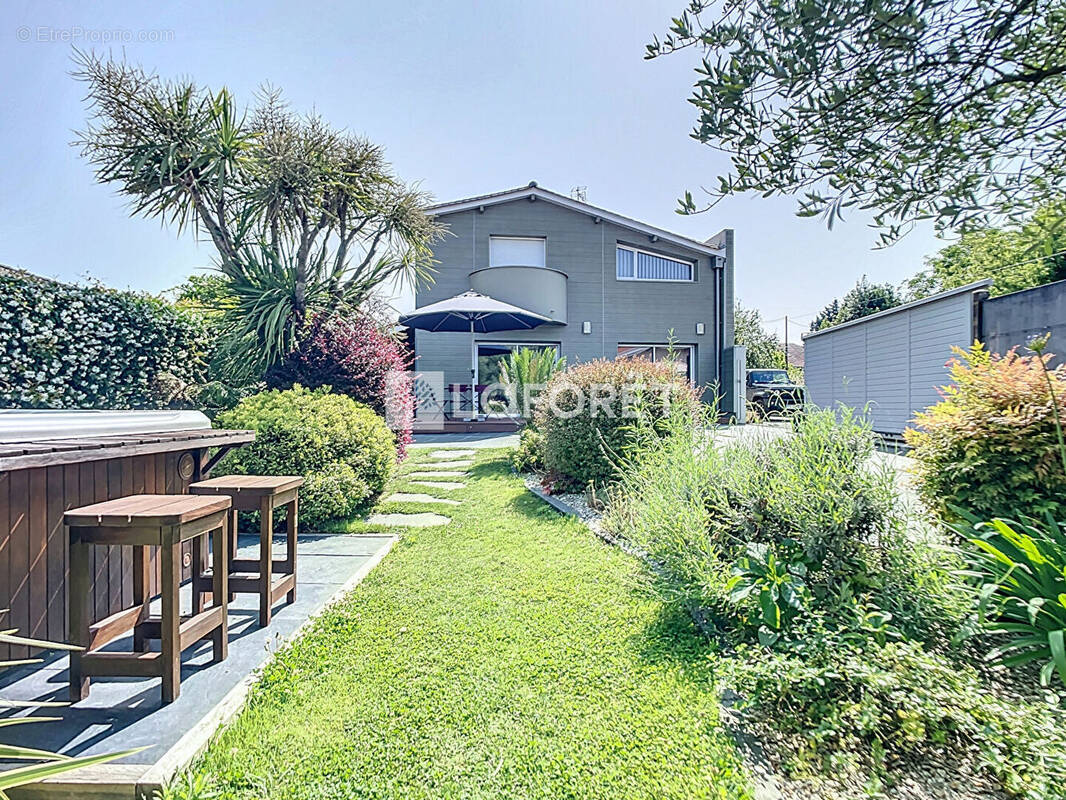 Maison à LE HAILLAN