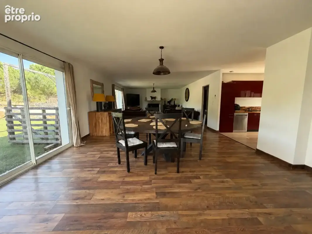 Villa de plain-pied avec piscine et grand terrain arboré à Villemoustaussou - photo 6