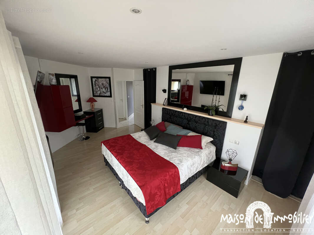 Maison à MESNAC