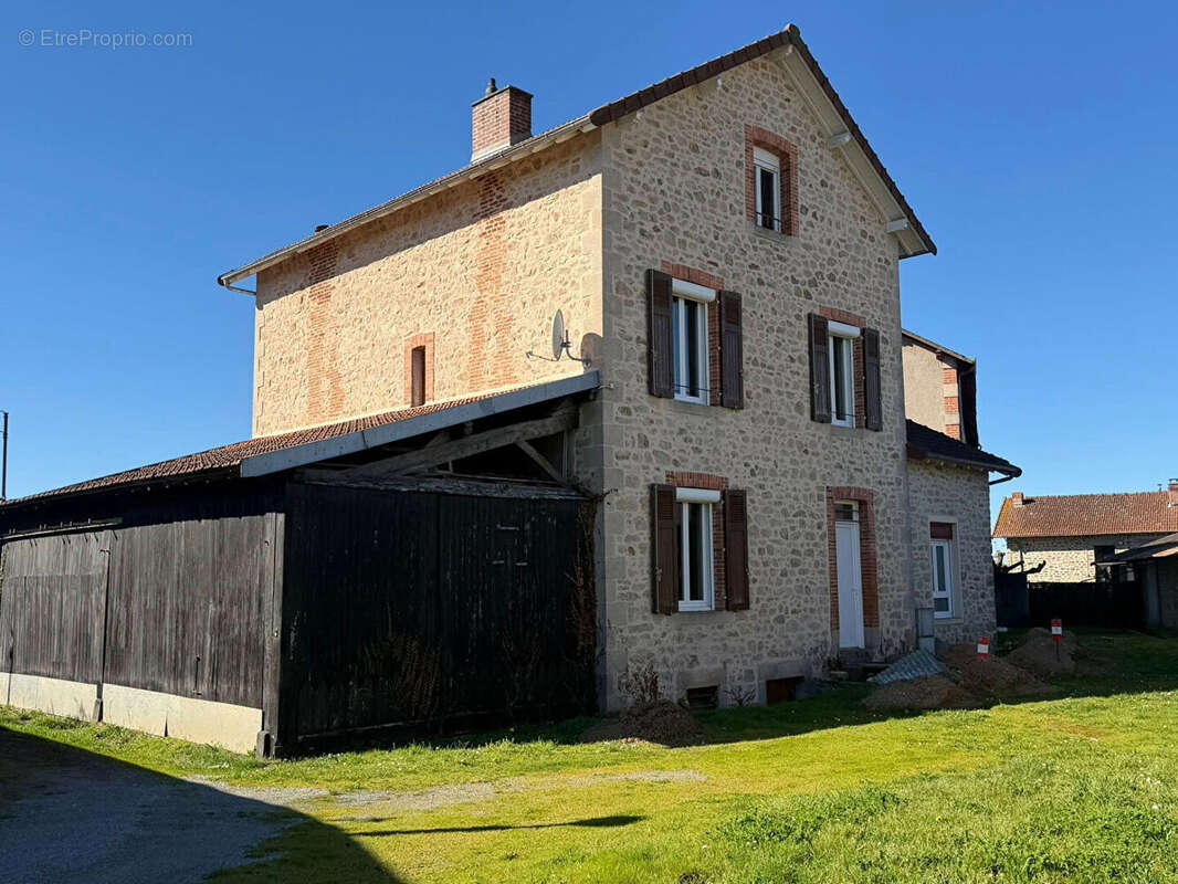 Maison à CHATEAUPONSAC