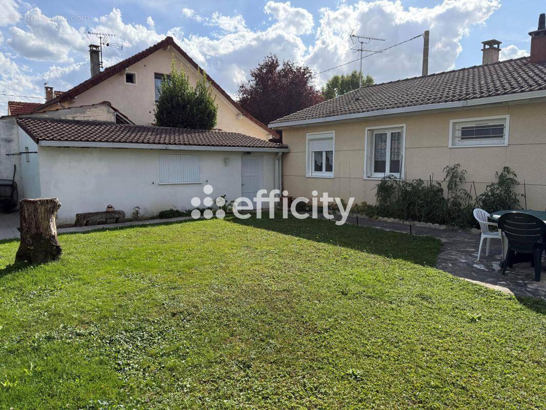 Maison à OZOIR-LA-FERRIERE