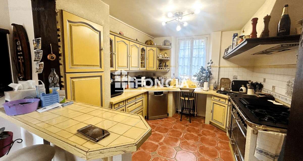 Maison à MARVILLE-MOUTIERS-BRULE
