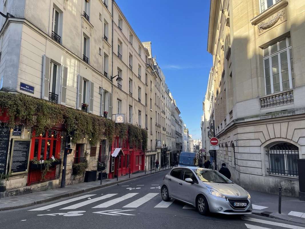 Autre à PARIS-6E