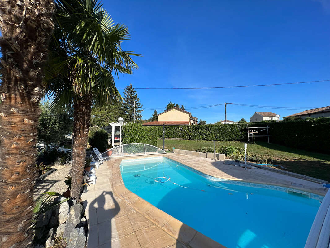 Terrain à CLONAS-SUR-VAREZE