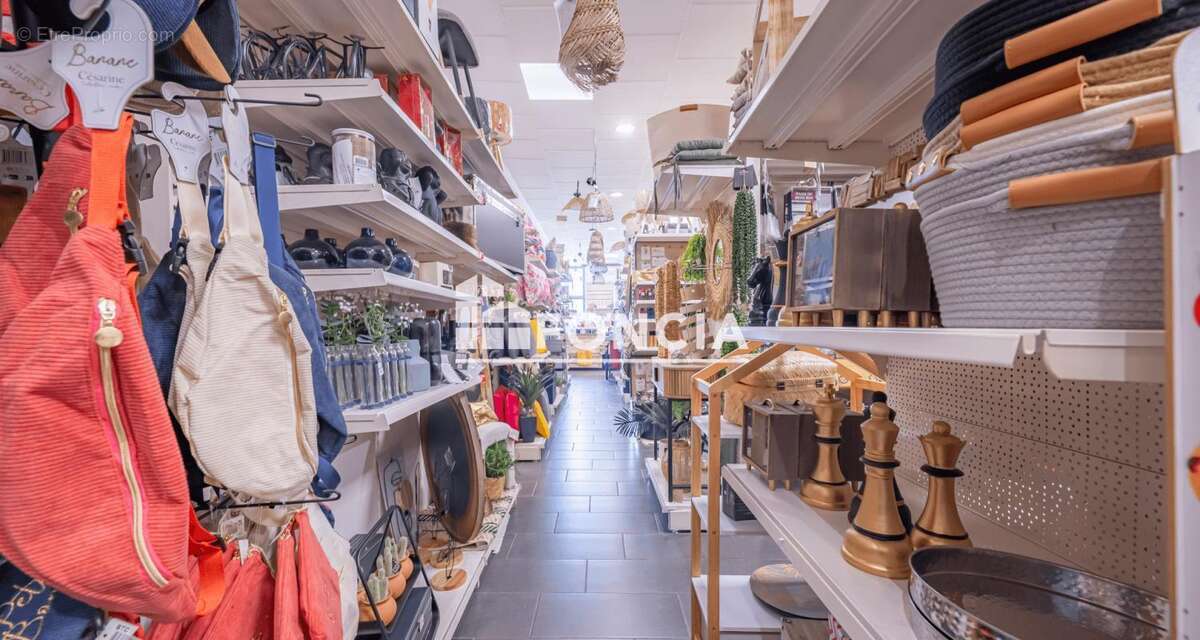 Commerce à SAINT-CLAIR-DU-RHONE