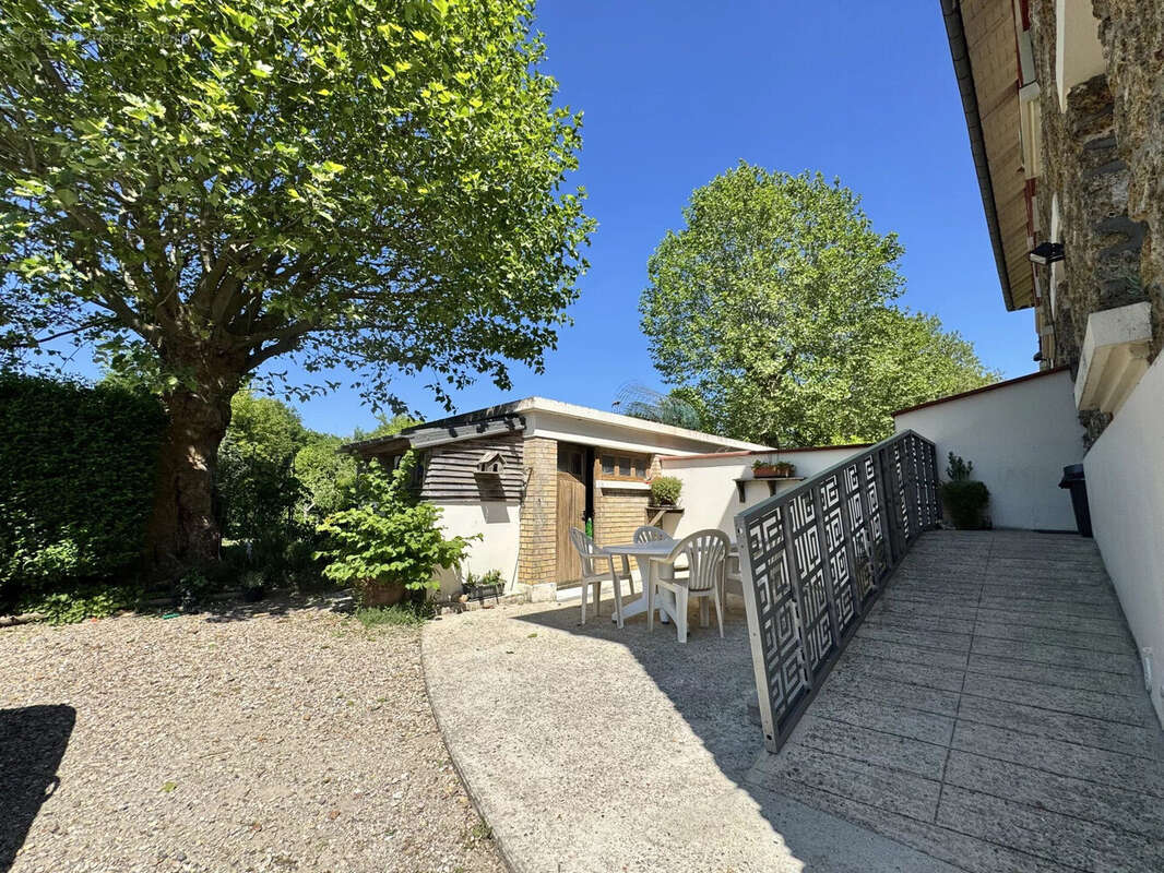 Appartement 55 m² à Saint-Remy-L'honore  - photo 4
