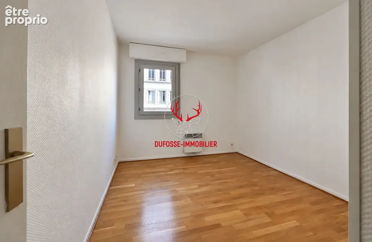 Carré d'or / jacobins - t2 de 57 m² entièrement rénové avec vue sur la place - photo 6