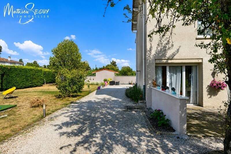 Maison à vendre 6 pièces SAINT ANDRE LE PUY avec grand terrain (42) - photo 21
