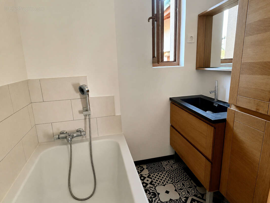 Maison familiale rénovée avec jardin - Le Chambon-Feugerolles - photo 20