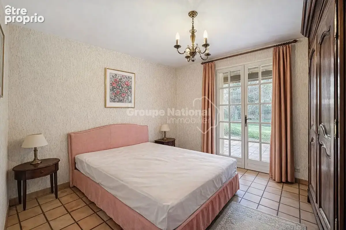 COLINE ST EUTROPE Orange Maison 190m2 , 4 chambres 2 garages de 70m2, parcelle de 3500m2 - photo 8