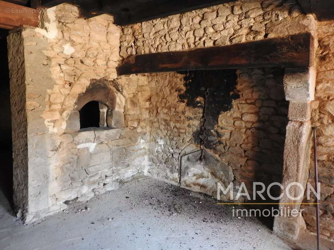 Maison à SAINT-SULPICE-LES-CHAMPS