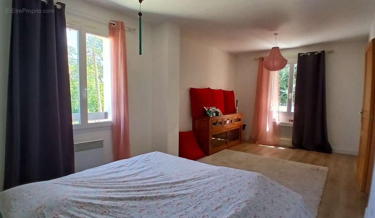 Agréable villa avec 4 chambres et 3 salles et piscine chauffée. - photo 22