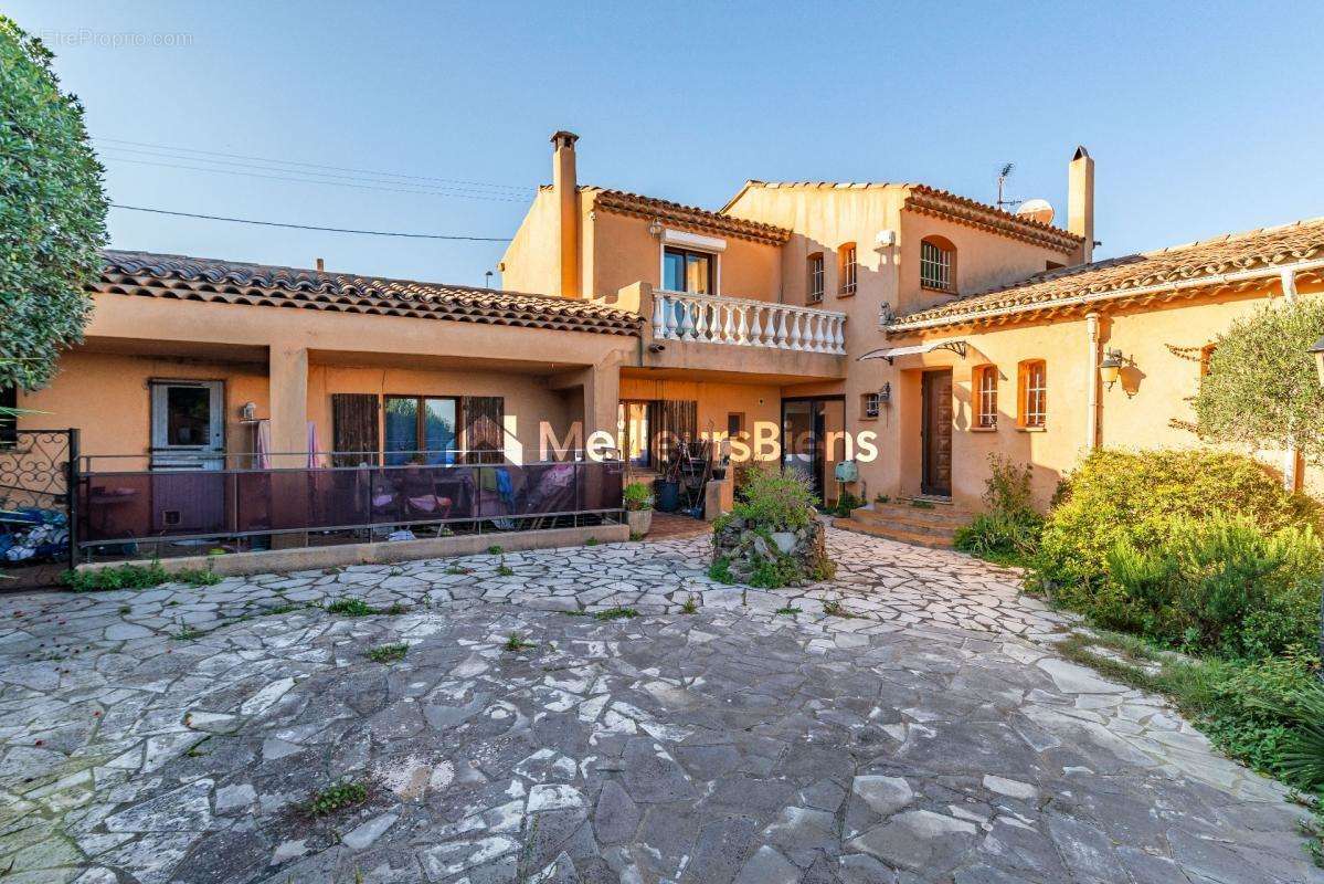 Maison à LES ADRETS-DE-L&#039;ESTEREL