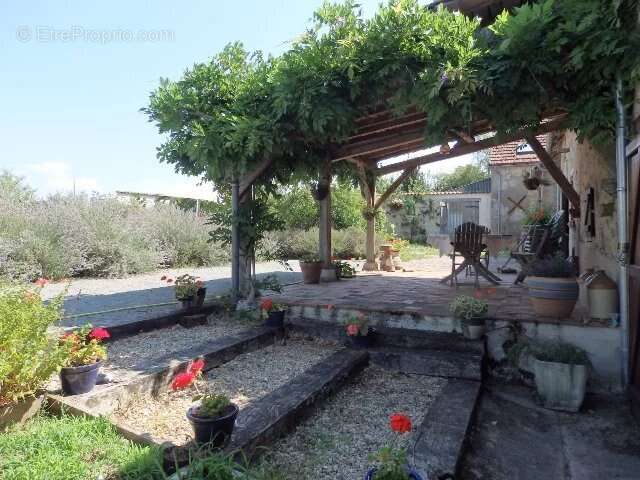 Maison à SAINT-LEGER-MAGNAZEIX