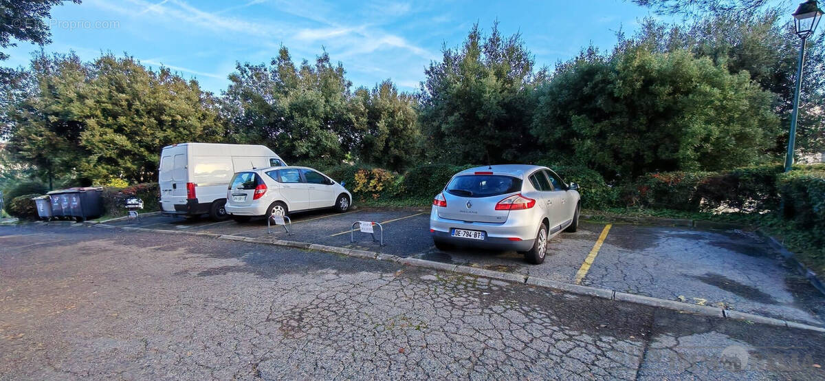 Parking à VILLENEUVE-LOUBET