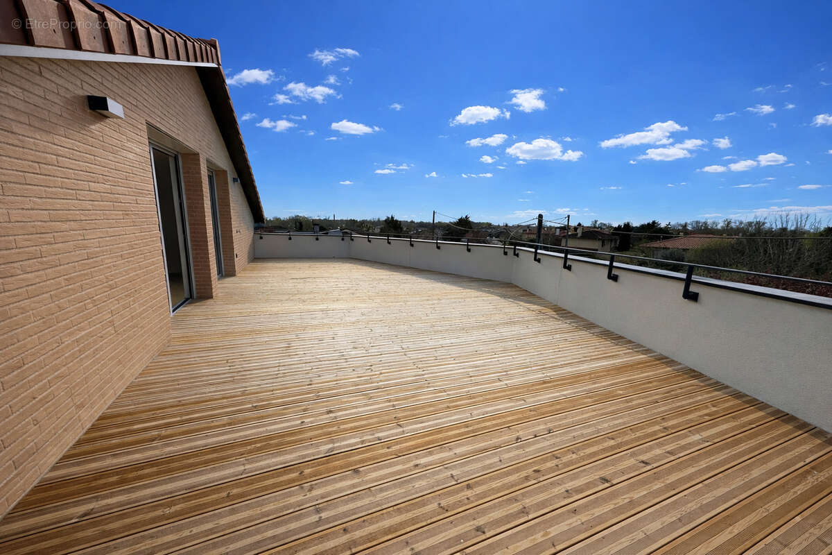Appartement à BRUGUIERES