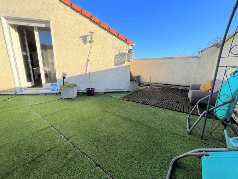 Appartement à COMBS-LA-VILLE