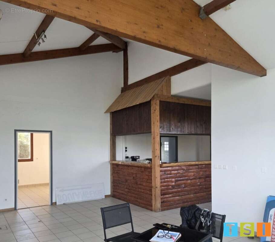 Commerce à PEGUILHAN