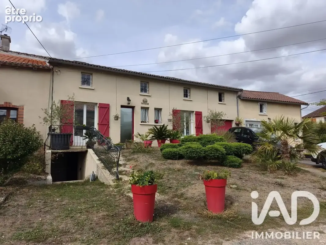 Photo 1 - Maison à ADRIERS