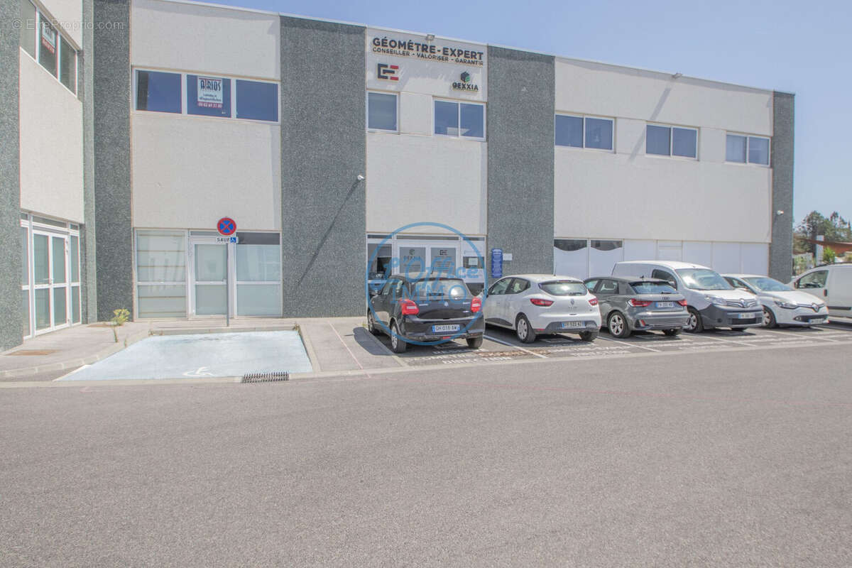 Commerce 136 m² à Carqueiranne  - photo 3
