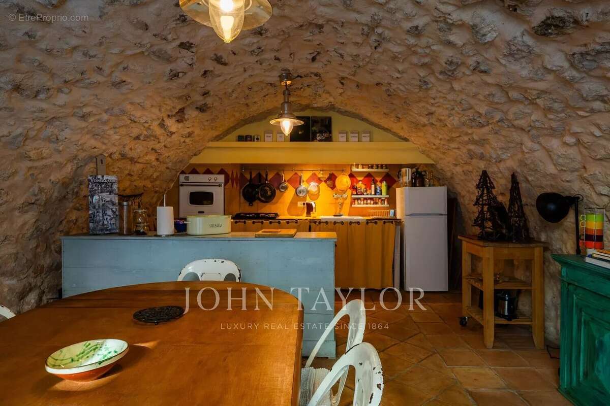 Maison à VENTABREN