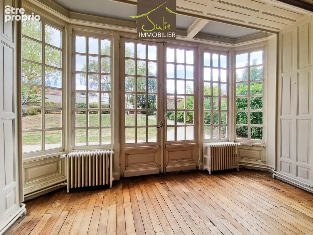 Demeure d'exception en plein coeur de bressuire - 304m2 habitables avec jardin et garages - photo 8