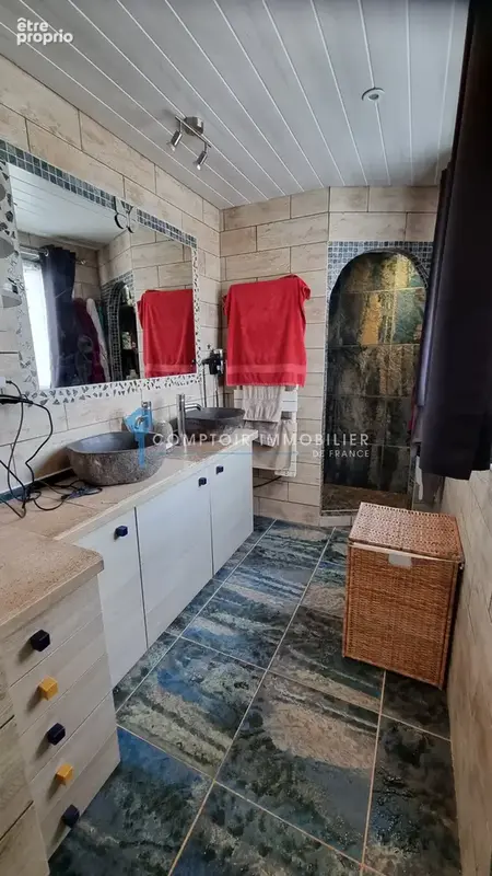 VAR (83) - À VENDRE - SALERNES - Villa atypique avec 5 chambres dans un superbe environnement - photo 14