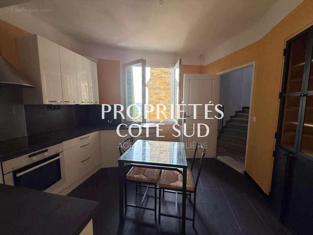 Maison à LAUDUN-L&#039;ARDOISE