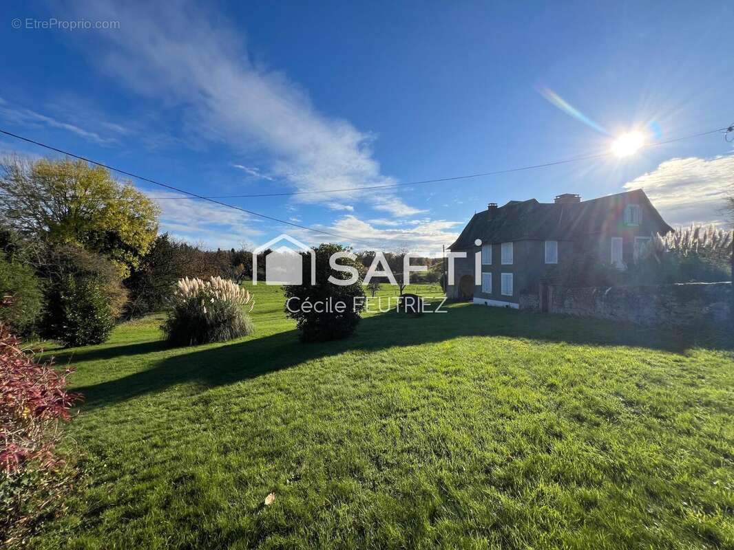 Maison 270 m² à Favars  - photo 3