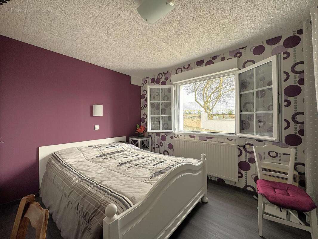   - Maison à SAINT-LEGER-DE-MONTBRUN