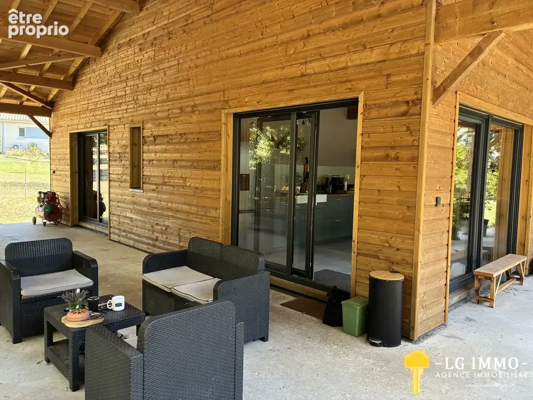 Maison contemporaine en bois, 3 chambres avec leur salle d'eau, jardin 3800 m2 - photo 4