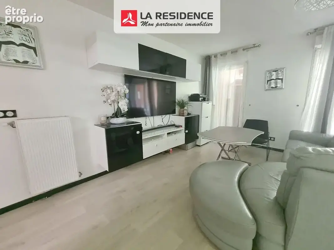 Appartement 3 pièces 67 m² à vendre à Stains (93240) - photo 2