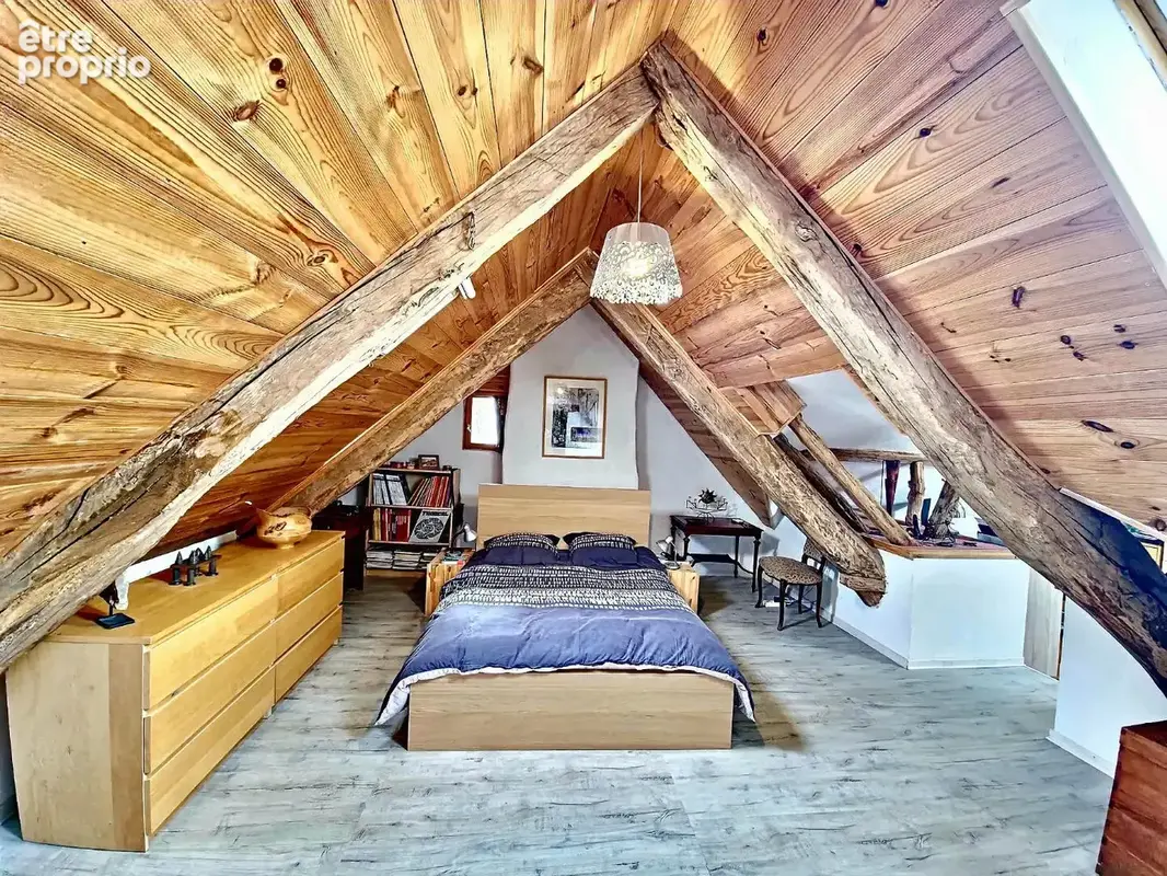 Belle et grande bâtisse dans un hameau. - photo 16