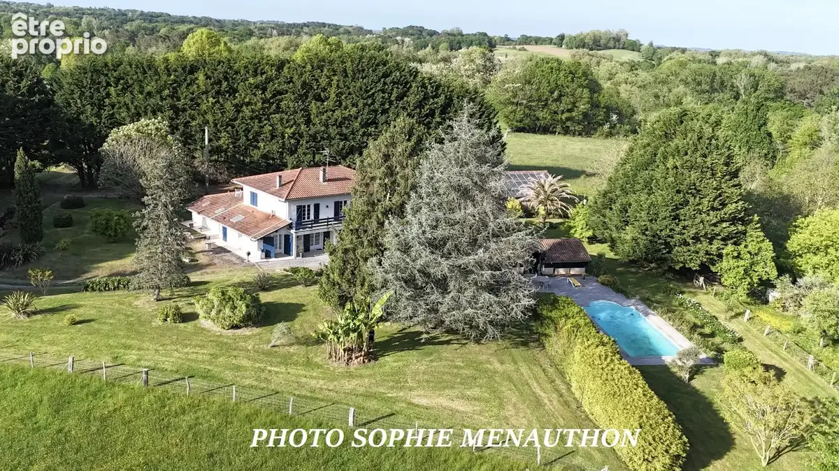 Propriété avec 3 logements, 7 hectares agricoles, piscine et dépendances à Saint-Martin-de-Seignanx  223 m²  À 15 min de Bayon - photo 2