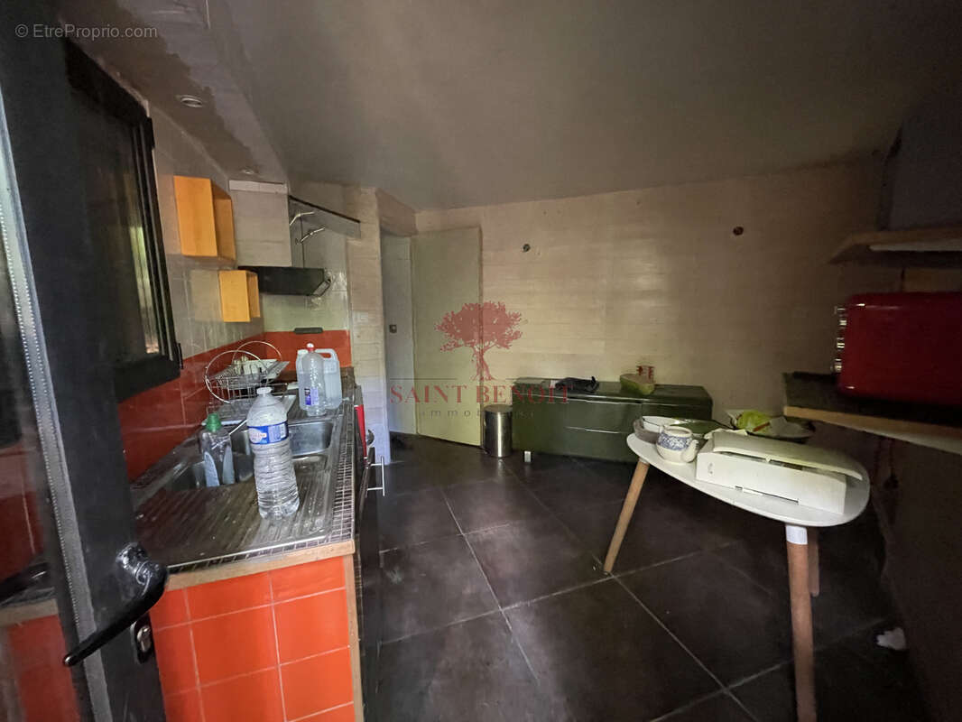 Maison de type t3 sur 2 niveaux et un appartement de type t2 sur une parcelle arboree de 6069m2 avec un bassin - photo 21