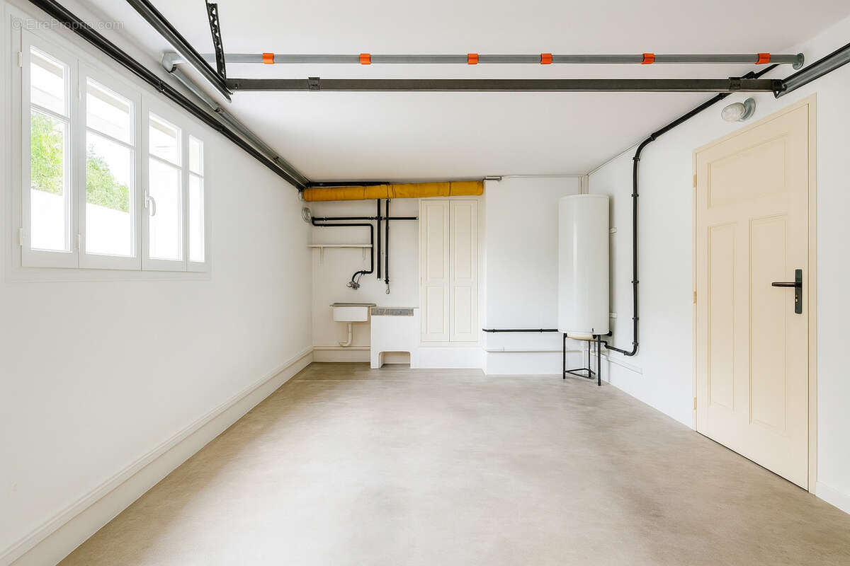 Maison à SAINT-MITRE-LES-REMPARTS