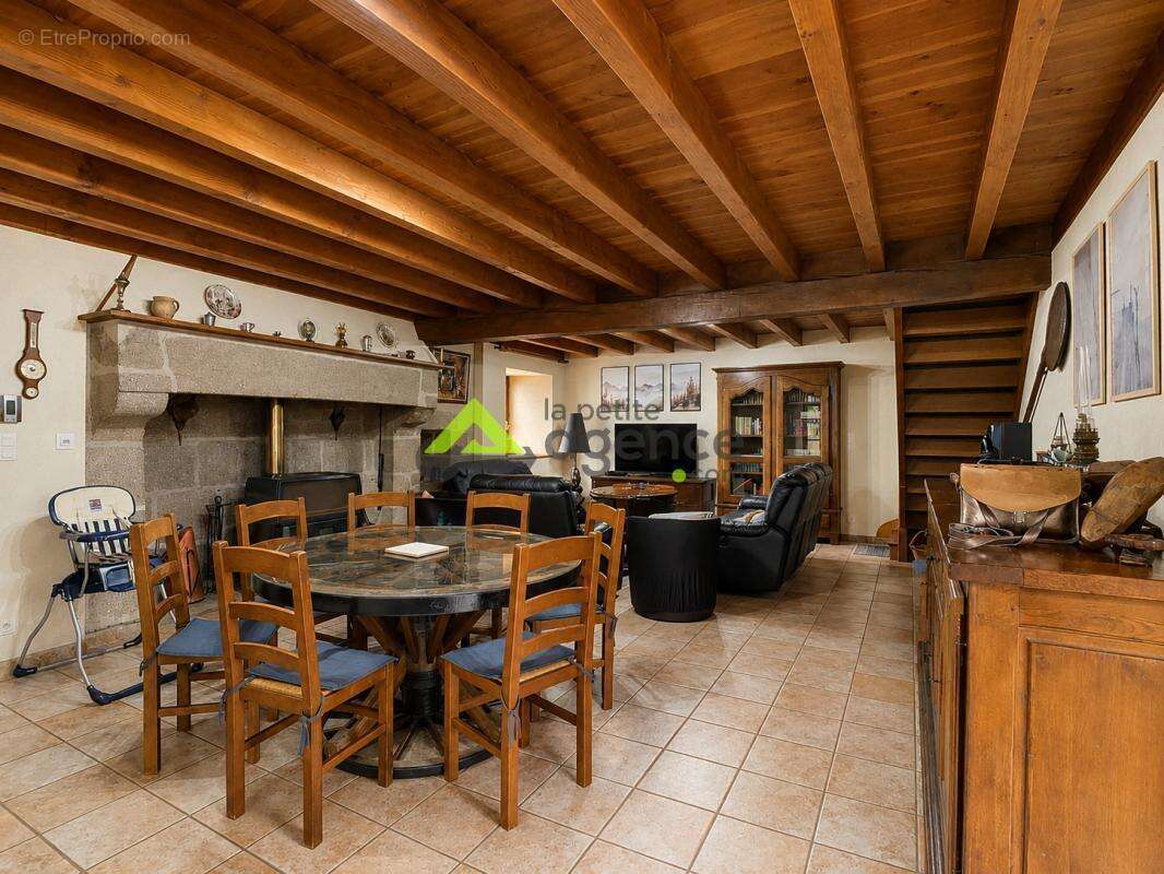Maison de caractère rénovée avec piscine, sauna et potentiel - photo 7