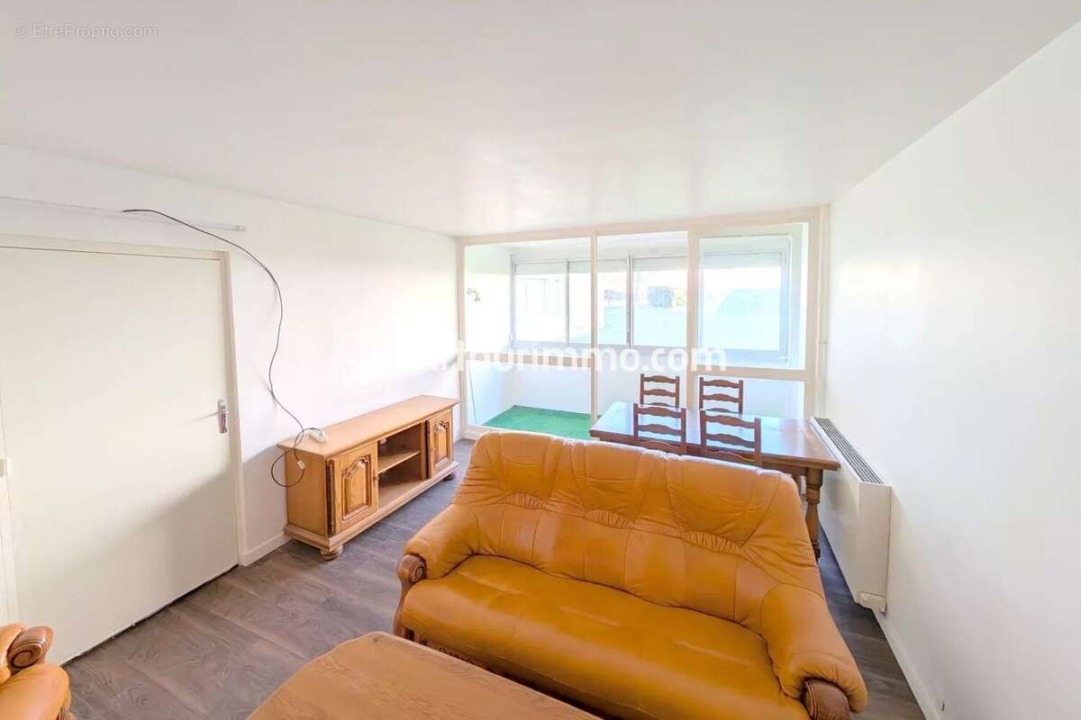 Appartement à SAVIGNY-LE-TEMPLE