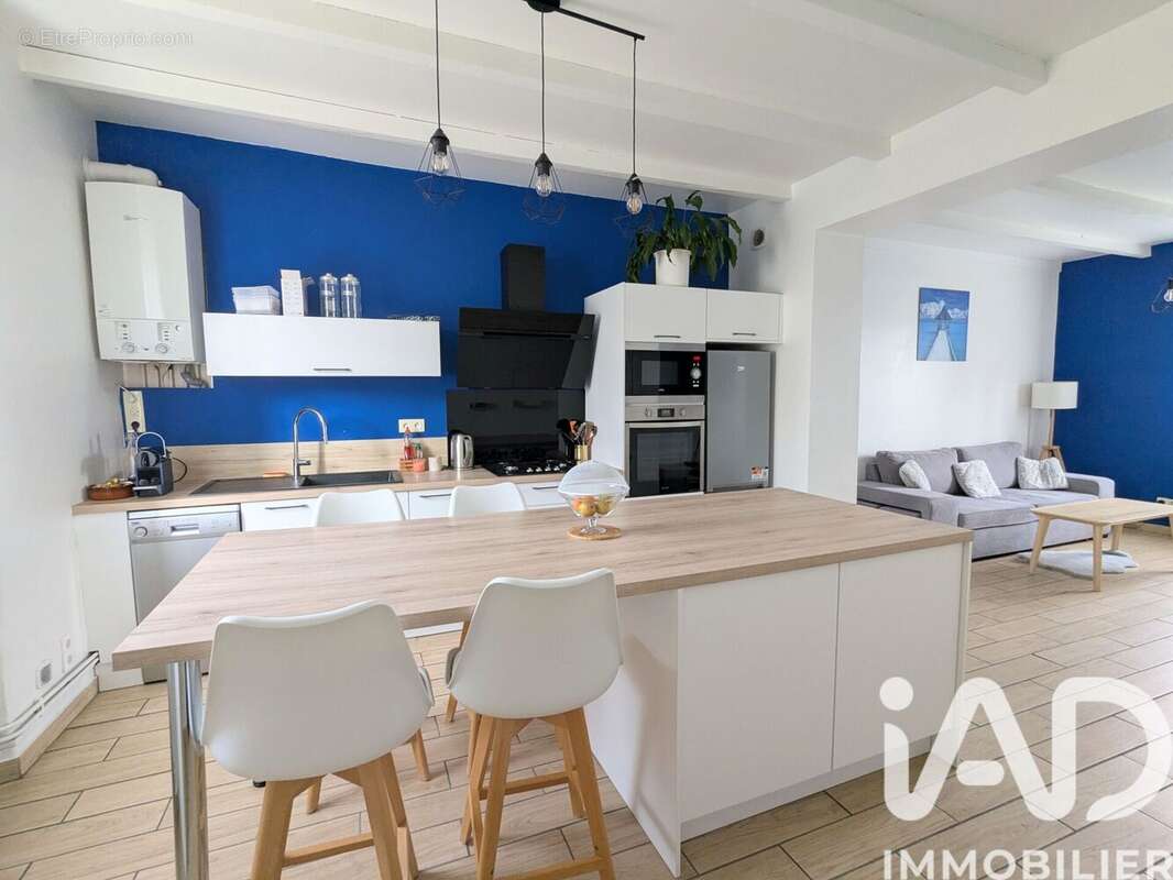 Photo 3 - Maison à LE CHAMBON-FEUGEROLLES