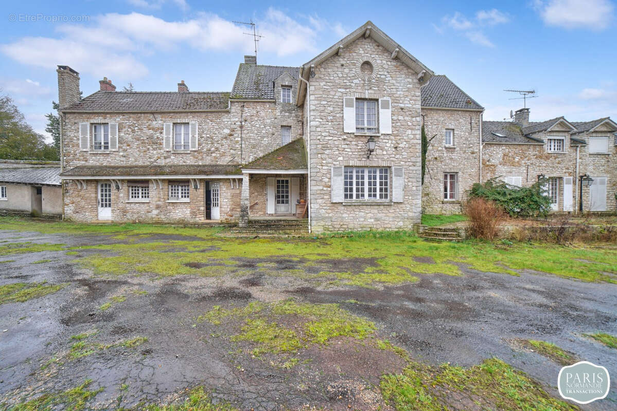 Maison à SAINT-NOM-LA-BRETECHE
