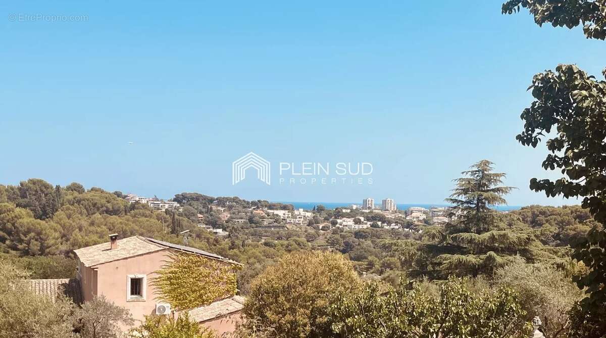 Antibes, superbe maison sur les hauteurs. - photo 8