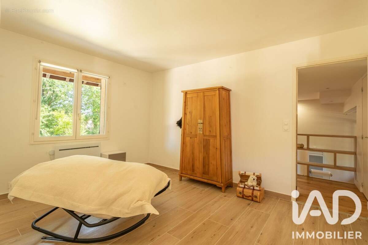Maison 155 m² à Saint-Arnoult-En-Yvelines  - photo 9