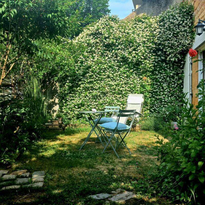 Maison à NEUVILLE-SUR-SAONE