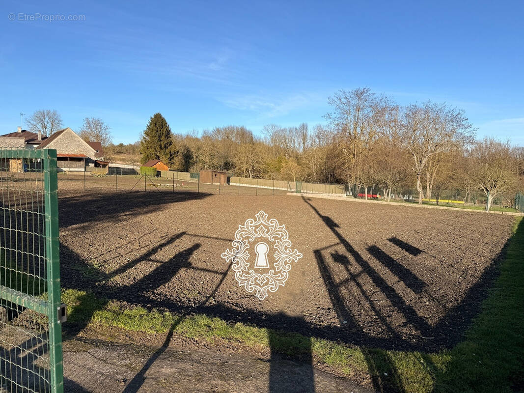 Terrain à DONNEMARIE-DONTILLY